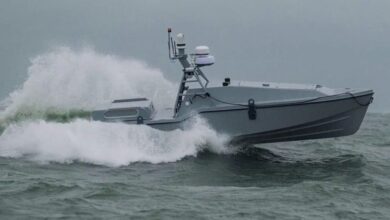 saronic-corsair:-Το-αμερικανικό-usv-που-διέσωσε-τους-πιλότους-του-ελικοπτέρου-apache-που-έπεσε-κοντά-στα-Στενά-του-Ορμούζ
