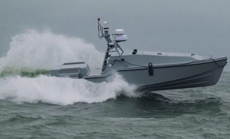 saronic-corsair:-Το-αμερικανικό-usv-που-διέσωσε-τους-πιλότους-του-ελικοπτέρου-apache-που-έπεσε-κοντά-στα-Στενά-του-Ορμούζ