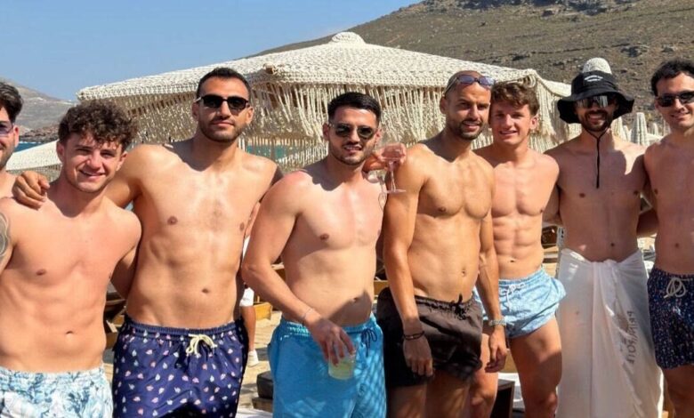 tο-bachelor-party-του-Βασίλη-Παυλίδη-στη-Μύκονο-με-Τζόλη,-Ζαφείρη,-Χατζηδιάκο-και-τον-αδερφό-του,-Βαγγέλη