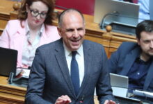 Σύγκρουση-στη-Βουλή-για-τον-μόνιμο-υφυπουργό-στο-ΥΠΕΞ:-Η-αντιπολίτευση-βλέπει-«τακτοποίηση»-Χατζηβασιλείου,-ο-όρος-υπάρχει-στο-Σύνταγμα-λέει-ο-Γεραπετρίτης