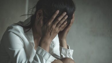 Βόλος:-16χρονη-το-«έσκασε»-ξυπόλητη-από-το-σπίτι-για-να-ξεφύγει-από-τον-30χρονο-σύζυγό-και-τα-πεθερικά-της