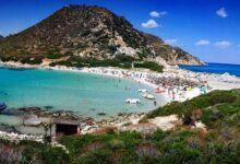Σε-αυτή-την-παραλία-απαγορεύονται-οι-ομπρέλες-για-λουόμενους-μεταξύ-10-και-65-ετών