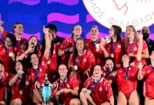 Ολυμπιακός:-Η-συγκινητική-απονομή-του-τροπαίου-στο-champions-league-του-πόλο-γυναικών