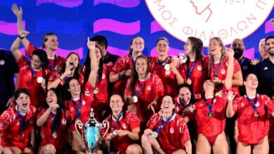 Ολυμπιακός:-Η-συγκινητική-απονομή-του-τροπαίου-στο-champions-league-του-πόλο-γυναικών