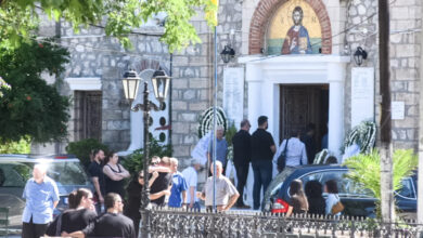 Αίγιο:-Θρήνος-στον-Λόγγο-Αιγιάλειας-για-τη-μητέρα-και-τον-γιο-που-βρέθηκαν-δολοφονημένοι-στο-σπίτι-τους
