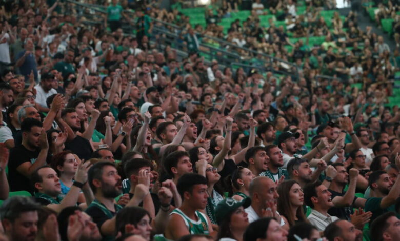 Παναθηναϊκός:-«Τρέλα»-και-ατμόσφαιρα-αγώνα-από-τους-οπαδούς-του-«τριφυλλιού»-στο-t-center