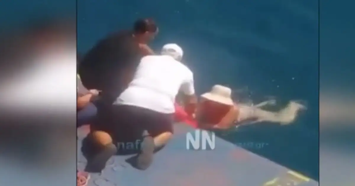 Γυναίκα-διασώθηκε-από-φέρι-μποτ-όταν-παρασύρθηκε-από-θαλάσσια-ρεύματα-στο-Ρίο-–-Αντίρριο