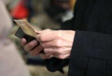 Επίδομα-300-ευρώ-για-συνταξιούχους:-Σκέψεις-για-κατάργηση-και-πληρωμή-μισής-σύνταξης
