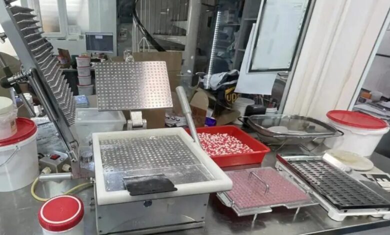 Κύκλωμα-αναβολικών:-Ελεύθερος-με-εγγύηση-50.000-ευρώ-ο-ιδιοκτήτης-του-φαρμακείου-και-εργαστηρίου-–-Επιμένει-ότι-όλα-ήταν-νόμιμα