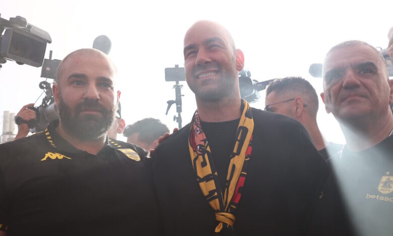 Βασίλης-Σπανούλης:-Το-video-του-Άρη-betsson-με-την-συγκλονιστική-υποδοχή-των-οπαδών-στον-Έλληνα-κόουτς