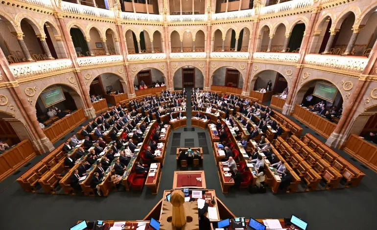 Ουγγαρία:-Πρώτο-μέλημα-της-βουλής-του-Μαγιάρ-να-«κόψει»-για-πάντα-και-συνταγματικά-την-επιστροφή-του-Όρμπαν