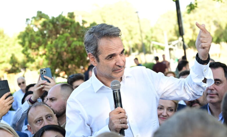 Μητσοτάκης-από-τη-Βούλα-κατά-αντιπολίτευσης:-Ο-«τζάμπα-1»-συναγωνίζεται-τον-«τζάμπα-2»