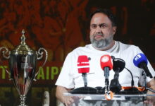 Ο-Βαγγέλης-Μαρινάκης-και-ο-Δήμος-Πειραιά-τίμησαν-την-ομάδα-του-Ολυμπιακού-που-κατέκτησε-το-champions-league-στο-πόλο-γυναικών