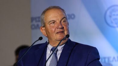 «Μπηχτές»-Καραμανλή-με-Κελαηδόνη:-«Όχι-λέμε-στους-άσχετους,-όχι-στους-κυριλέ»