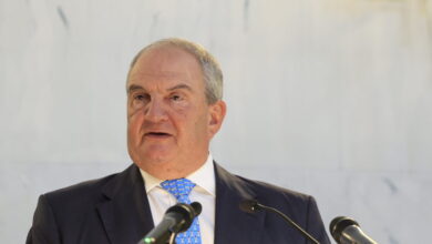 Καραμανλής:-«Το-νου-σας-σε-όσους-είναι-υπερβολικά-ερωτευμένοι-με-τον-εαυτό-τους,-με-το-χρήμα,-με-την-εξουσία»