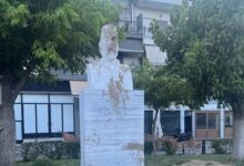 Βανδάλισαν-τις-προτομές-των-Παπαθύμιου-Βλαχάβα-και-Χριστόδουλου-Χατζηπέτρου-στην-Καλαμπάκα