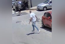 Πειραιάς:-Η-στιγμή-που-τα-δυο-αδέρφια-τρέχουν-να-γλιτώσουν-από-τον-77χρονο-με-την-τρίαινα