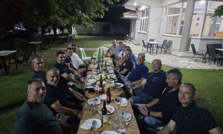 Με-τραπέζωμα,-ευχές-και-τιμητικές-διακρίσεις-έκλεισε-η-ποδοσφαιρική-σεζόν-για-τους-παλαίμαχους-της-αστυνομίας
