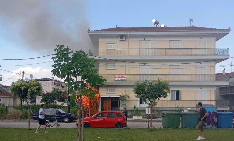 Φωτιά-δίπλα-σε-πολυκατοικία-στην-οδό-Δαβάκη