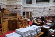 Συνταγματική-Αναθεώρηση:-Στο-τραπέζι-προσιτή-στέγη,-περιβάλλον-και-αμβλώσεις-–-Οι-προτάσεις-ΝΔ-και-ΠΑΣΟΚ