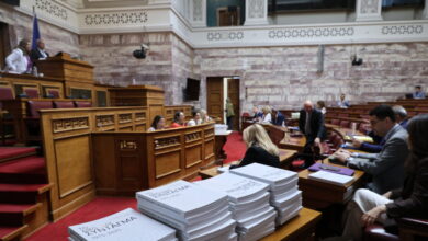 Συνταγματική-Αναθεώρηση:-Στο-τραπέζι-προσιτή-στέγη,-περιβάλλον-και-αμβλώσεις-–-Οι-προτάσεις-ΝΔ-και-ΠΑΣΟΚ