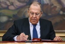 Λαβρόφ:-Η-Ευρώπη-δεν-θέλει-να-διαπραγματευτεί-με-τη-Ρωσία,-αλλά-να-σώσει-το-καθεστώς-Ζελένσκι