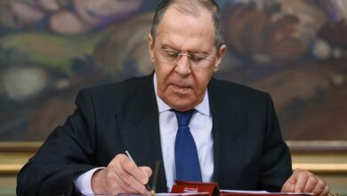Λαβρόφ:-Η-Ευρώπη-δεν-θέλει-να-διαπραγματευτεί-με-τη-Ρωσία,-αλλά-να-σώσει-το-καθεστώς-Ζελένσκι