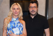 Ο-Λάμπρος-Κωνσταντάρας-βιντεοσκοπεί-την-Έλενα-Τσαγκρινού-να-τραγουδά-δίπλα-στην-πισίνα-του