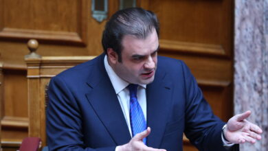 Πιερρακάκης-σε-Ανδρουλάκη:-Στον-ανταγωνισμό-σας-με-τον-Τσίπρα-είστε-έτοιμος-να-εισβάλετε-στο-Νομισματοκοπείο