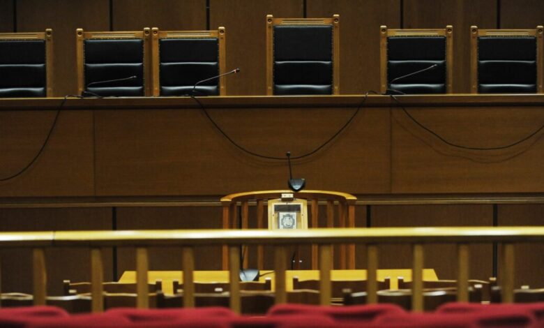 Θεσσαλονίκη:-Προθεσμία-για-να-απολογηθεί-πήρε-η-29χρονη-που-μαχαίρωσε-τον-σύντροφό-της