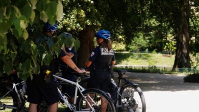 Γαλλία:-Ο-υπουργός-Εργασίας-υπέρ-της-βερμούδας-στο-γραφείο-εν-μέσω-καύσωνα-–-«Αν-είναι-καλοραμμένη,-κανένα-πρόβλημα»
