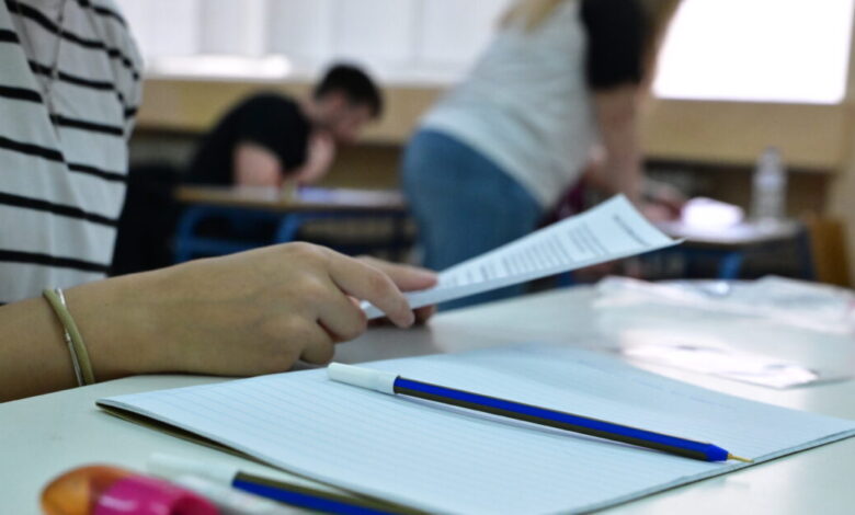 Πανελλήνιες-2026:-Σήμερα-το-μεσημέρι-η-ανακοίνωση-των-βαθμολογίων-–-Αυλαία-για-τις-εξετάσεις-με-Ισπανικά