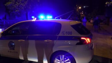 Καλλιθέα:-Νεκρός-17χρονος-μετά-από-άγρια-συμπλοκή-10-ατόμων-–-«Το-παιδί-ήταν-αιμόφυρτο,-πέταξαν-το-μαχαίρι-και-έτρεξαν»