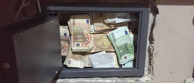 Το-μυστικό-χρηματοκιβώτιο-«έκρυβε»-270.000-ευρώ-από-τον-εκβιασμό-του-13χρονου