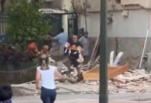 Σεισμοί-στη-Βενεζουέλα:-Η-συγκινητική-στιγμή-που-άνδρας-σώζει-τα-δύο-σκυλάκια-του,-δείτε-το-βίντεο