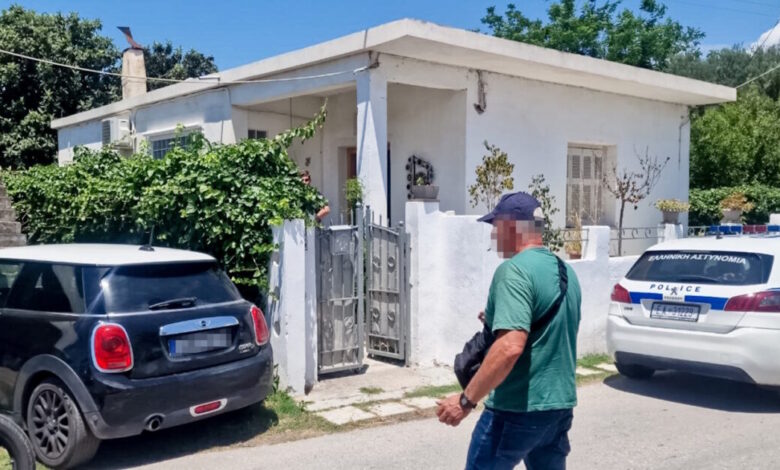 Διπλή-δολοφονία-στο-Αίγιο:-Το-άγνωστο-dna-και-η-3η-αυτοψία-στο-σπίτι-όπου-βρέθηκαν-νεκροί-μάνα-και-γιος