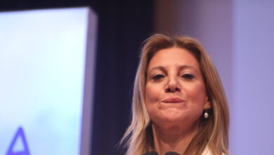 Η-Μαρία-Καρυστιανού-έπαθε-ΣΥΡΙΖΑ-–-ΠΑΣΟΚ:-Νέα-διπλή-αποχώρηση-από-την-«Ελπίδα-για-τη-Δημοκρατία»