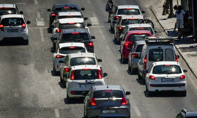 Τροχαίο-στη-Λεωφόρο-Ποσειδώνος:-Με-δυσκολία-η-κυκλοφορία-στο-ρεύμα-προς-Πειραιά