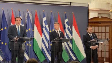 Πιερρακάκης-από-τη-Βουδαπέστη:-Στηρίζουμε-τη-φιλόδοξη-προσπάθεια-της-Ουγγαρίας-να-ενταχθεί-στη-ζώνη-του-ευρώ