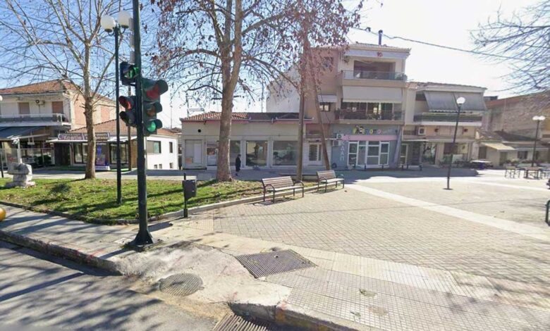 Η-ΟΜΗΡΟΣ-αναλαμβάνει-την-πλατεία-Μητροπάνου