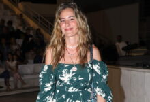 Νατάσσα-Μποφίλιου:-Η-στιγμή-που-κόπηκε-το-ρεύμα-σε-συναυλία-της-και-τραγούδησε-ακαπέλα-μέσα-στη-βροχή