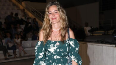 Νατάσσα-Μποφίλιου:-Η-στιγμή-που-κόπηκε-το-ρεύμα-σε-συναυλία-της-και-τραγούδησε-ακαπέλα-μέσα-στη-βροχή