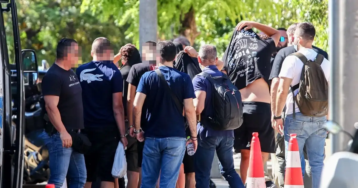 Καλλιθέα:-«Είδα-στο-tiktok-ότι-υπάρχει-βαριά-τραυματίας-και-κατάλαβα-ότι-το-έκανα-εγώ»-είπε-ο-17χρονος-που-μαχαίρωσε-τον-15χρονο