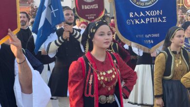 Πλημμύρισε-από-Βλάχους-η-πλατεία-των-Τρικάλων