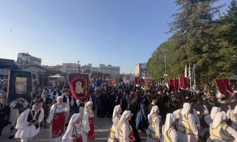 Με-επιτυχία-και-εκατοντάδες-κόσμου-το-40ό-επετειακό-Αντάμωμα-Βλάχων-στην-πλατεία-των-Τρικάλων