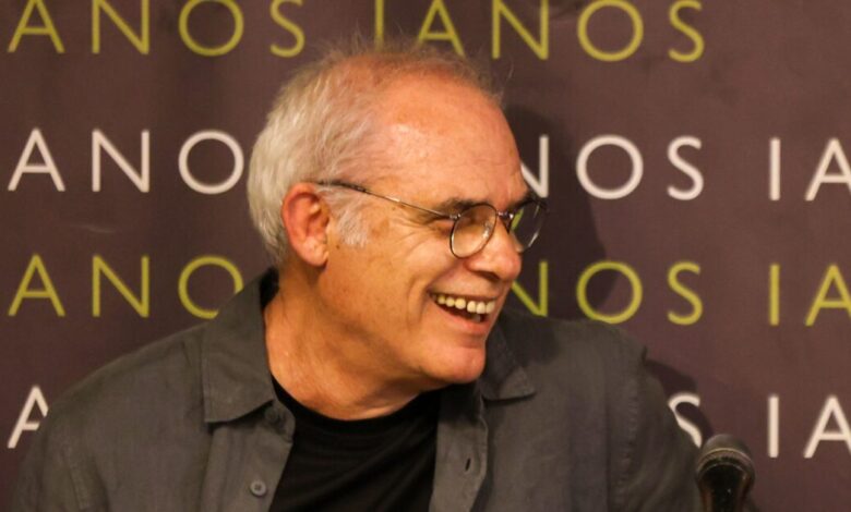 Ντίνος-Σπυρόπουλος:-«Ο-Μάρκος-Σεφερλής-είναι-ένας-καθαρόαιμος-αριστοφανικός-ηθοποιός»