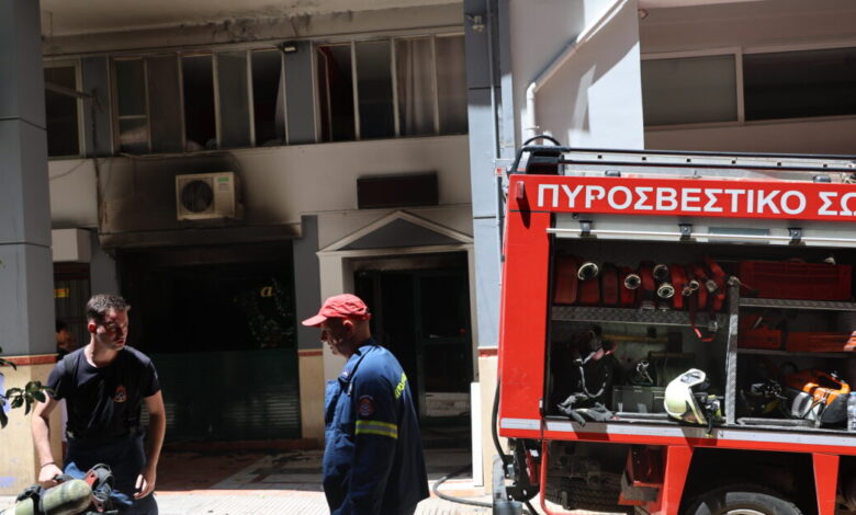 Φωτιά-σε-ξενοδοχείο-στην-Ομόνοια:-Διασωληνωμένος-ο-πολυεγκαυματίας-μετά-την-έκρηξη-του-ηλεκτρικού-πατινιού