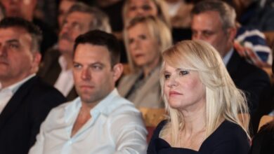 Στην-αντεπίθεση-ο-Κασσελάκης:-Εγώ-ζήτησα-από-την-Τζάκρη-να-παραιτηθεί-–-Το-κόμμα-κινείται-στο-φιλελεύθερο-κέντρο