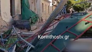 Λουτράκι:-Κατέρρευσε-σκαλωσιά-και-καταπλάκωσε-παρκαρισμένο-αυτοκίνητο-–-Δείτε-βίντεο