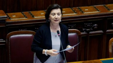 Ιταλία:-Αγωνία-για-τον-σύζυγο-της-υπουργού-Οικογένειας-που-αγνοείται-αφού-βούτηξε-σε-λίμνη